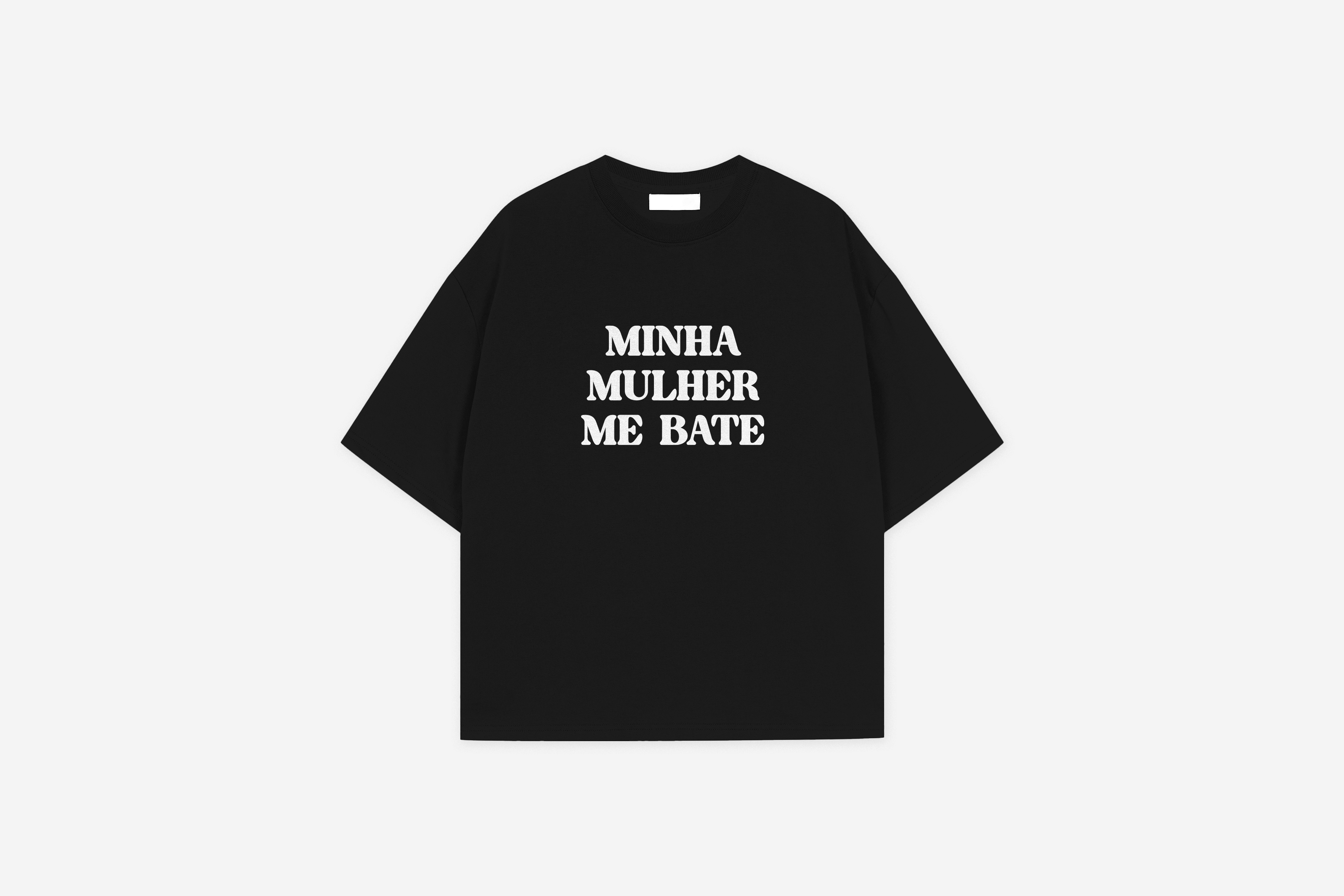 Camiseta Minha mulher me bate oversized
